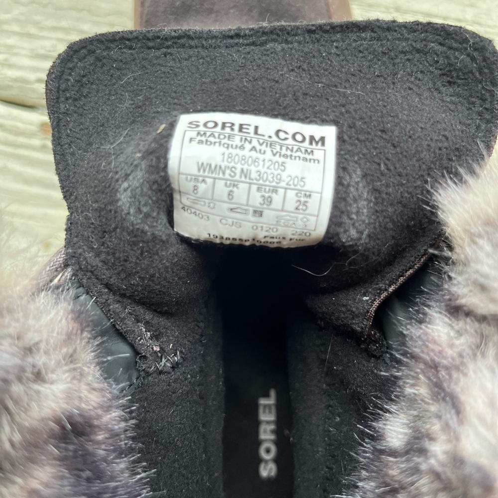 Sorel Womens size 8 boots dark brown worn once